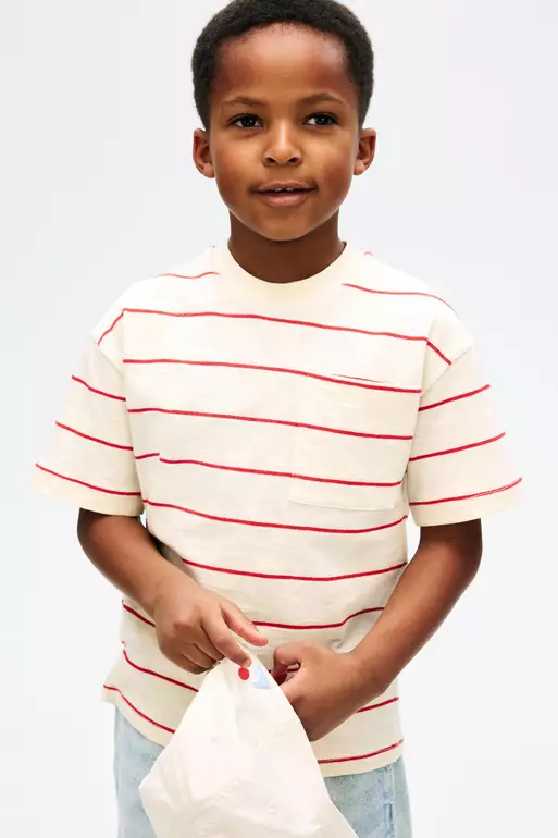 Chest-pocket T-shirt