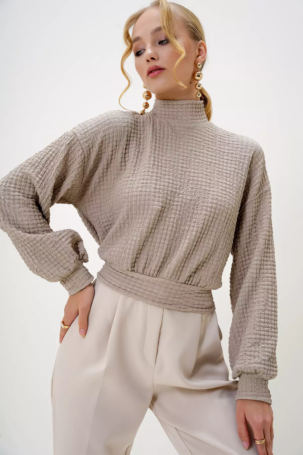 Women's Beige Half Turtleneck Seersucker Fabric Crop Blouse Alc-X13124