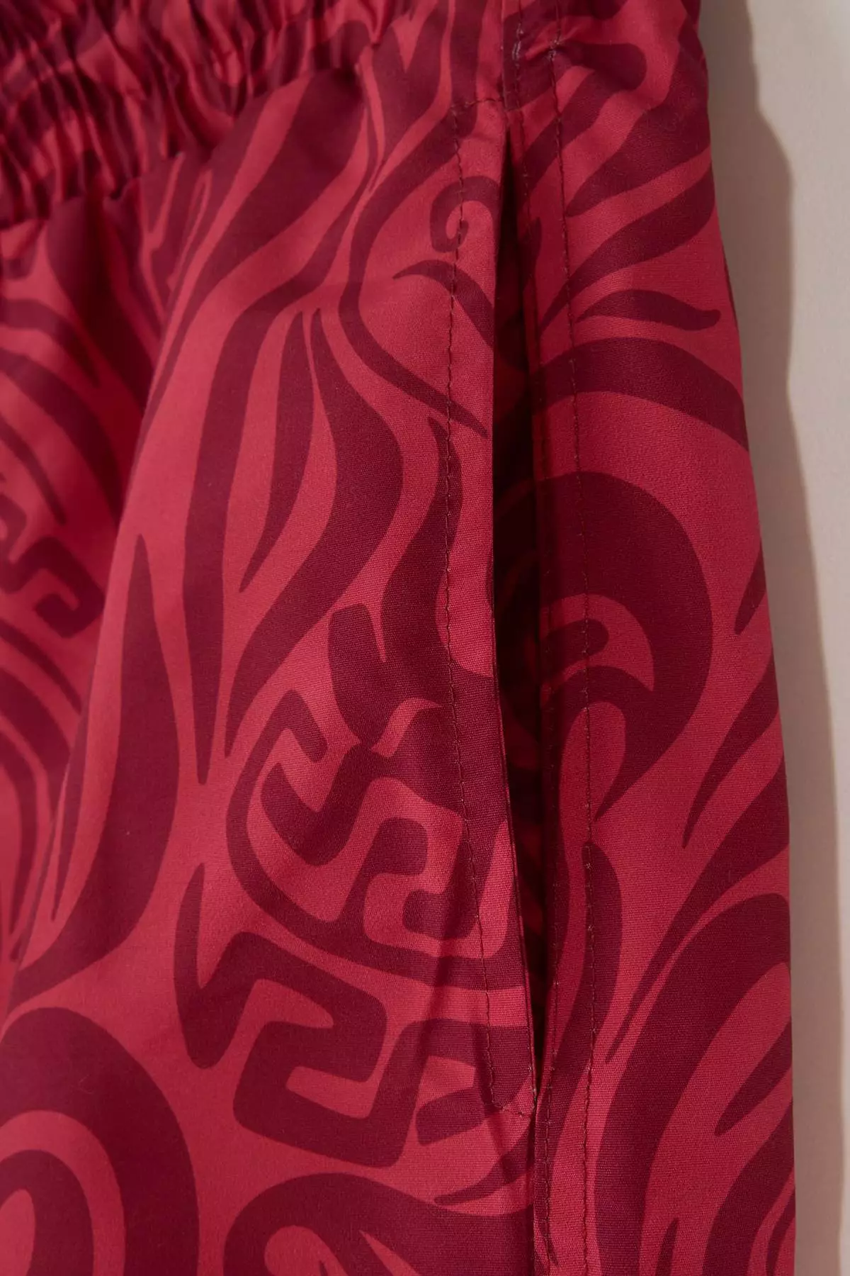 Burgundy Standard Marbling Pattern Swim Shorts Tmnss23Ds00003