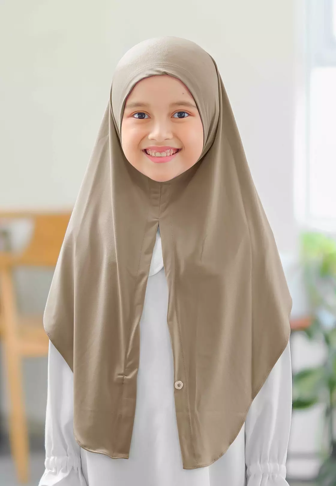 Cotton Bee - Cyra Bergo Kancing | Hijab Instan Anak - Ice Mocha - S