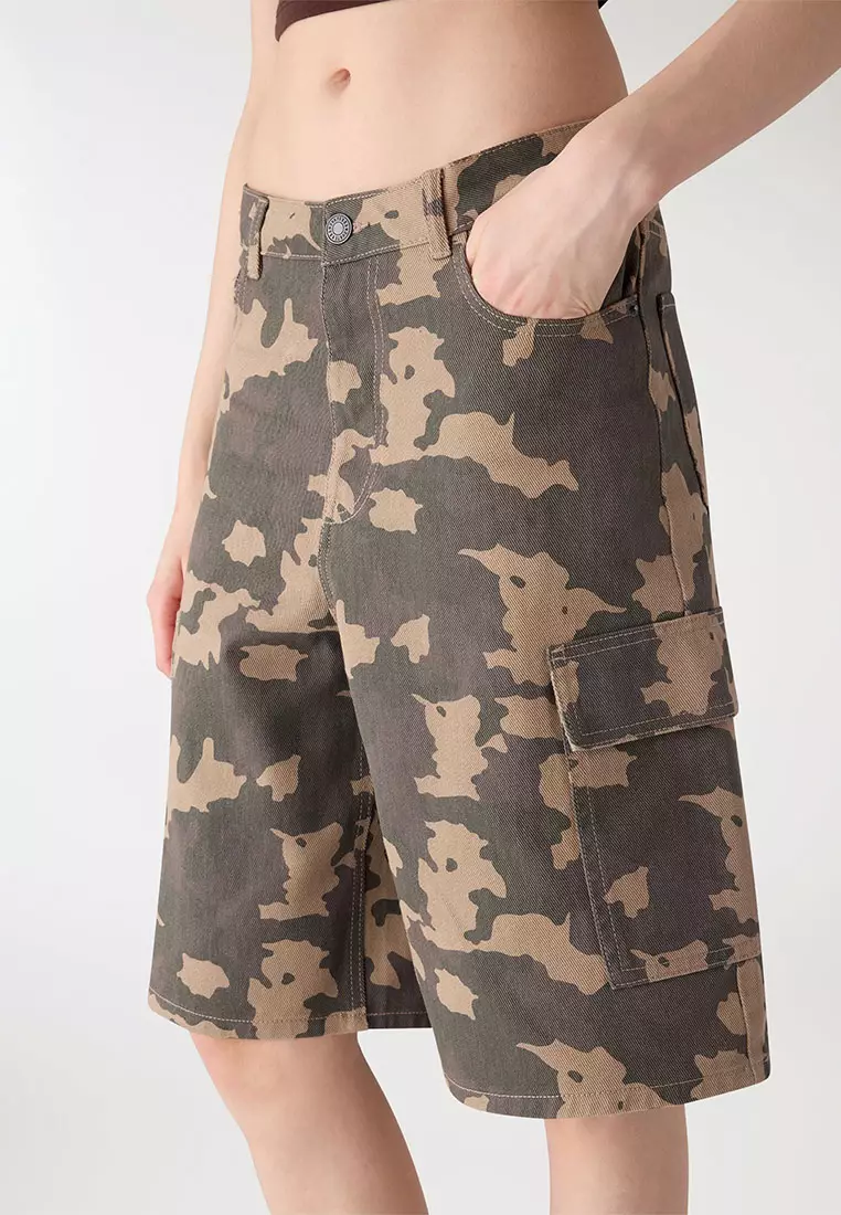 Women's Camouflage Print Cargo Shorts