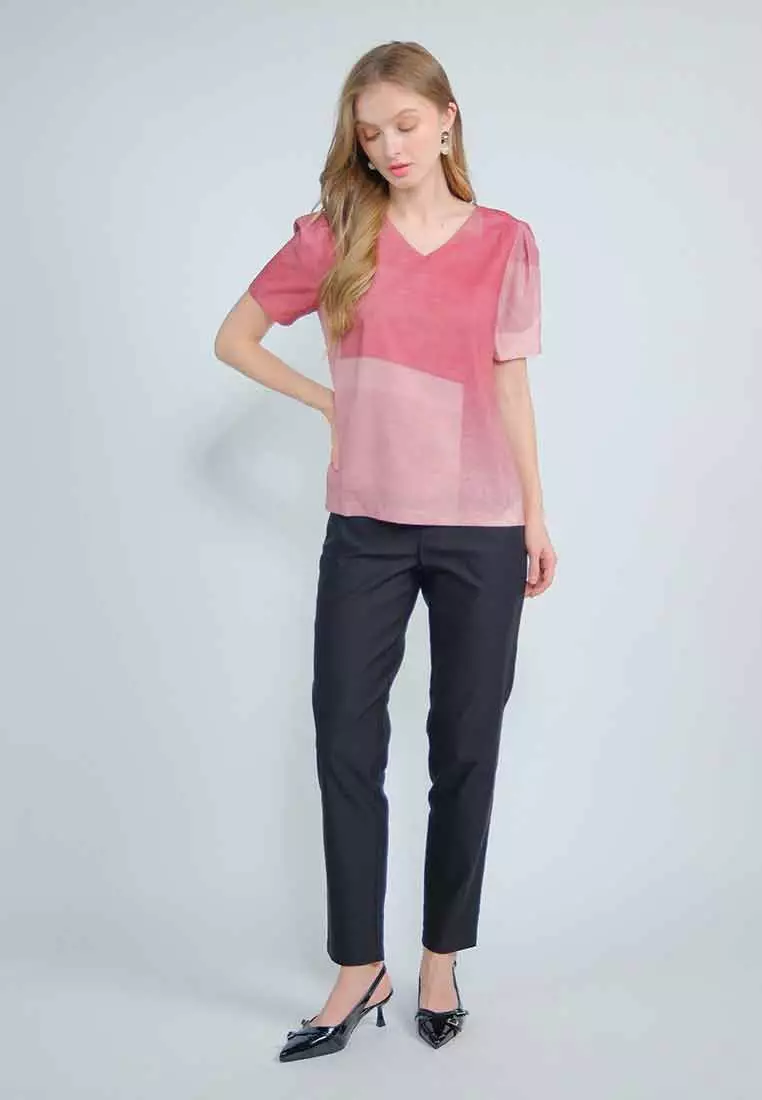 Liora Short Sleeves Top in Abstract Print