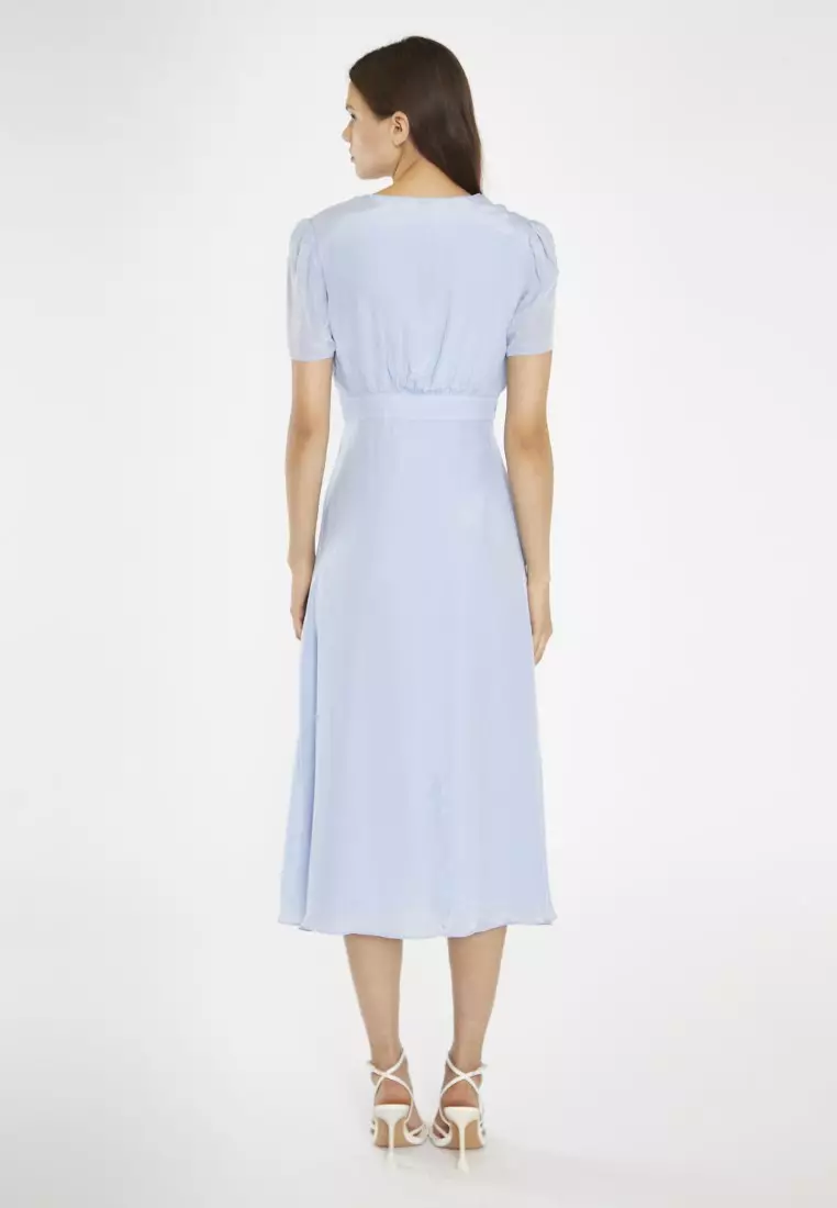 淺藍色短袖紐扣前襟中長連衣裙