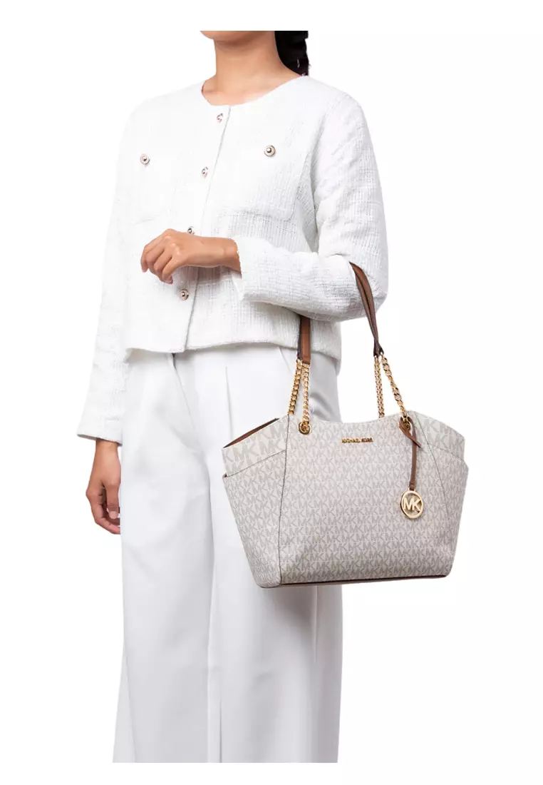 Jet Set Travel Large Chain Shoulder Bag In Signature - Vanilla