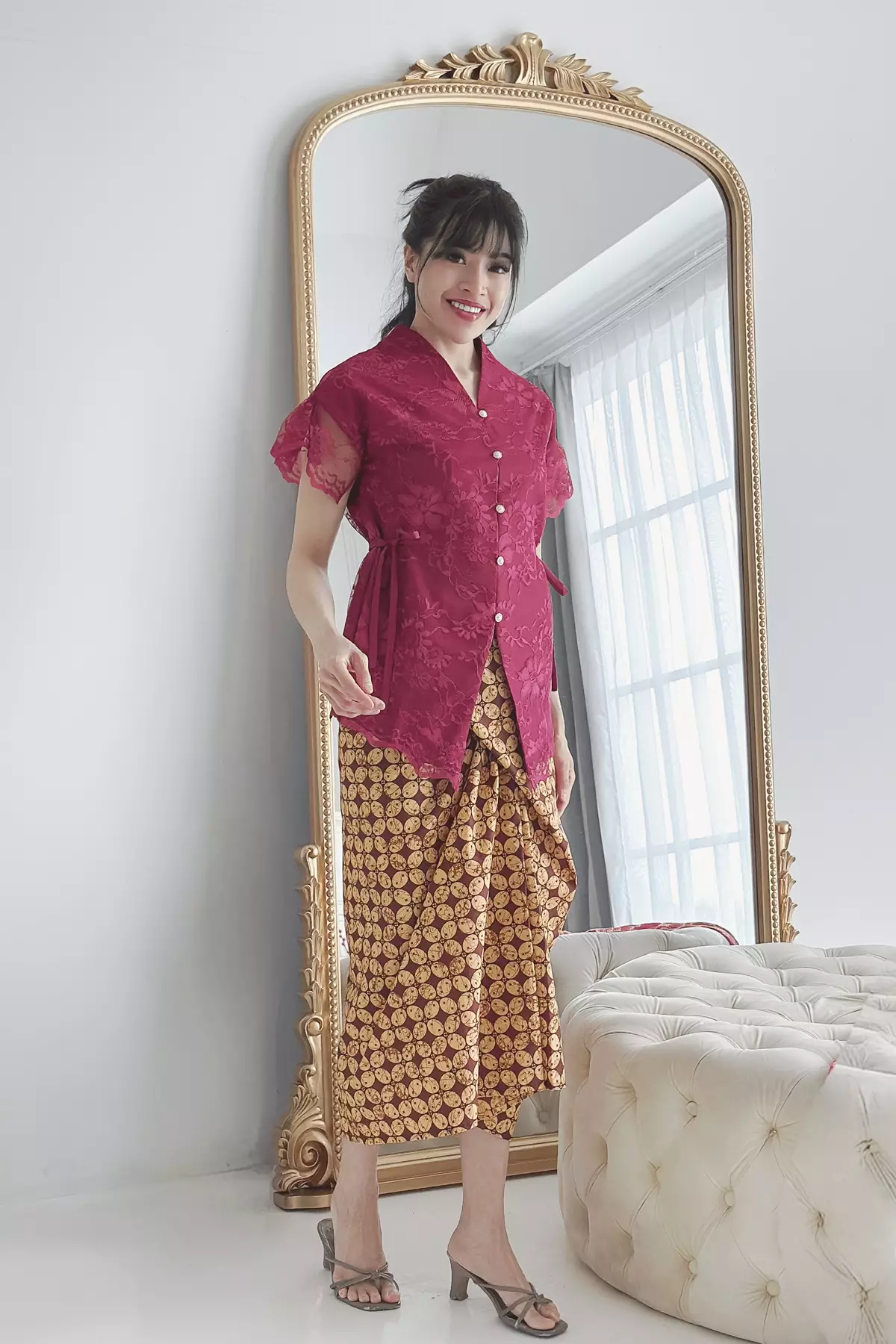 Reswara Wisanggeeni Maroon Kebaya Tied Up
