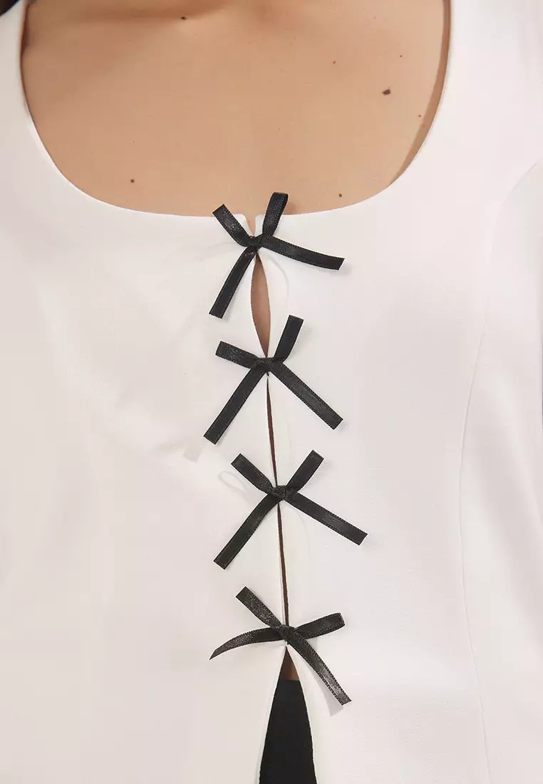 Ecru Ribbon Tie Detail Square Neck Zero Sleeve Knitted Blouse That Fits Your Body Twoss25Bz00147