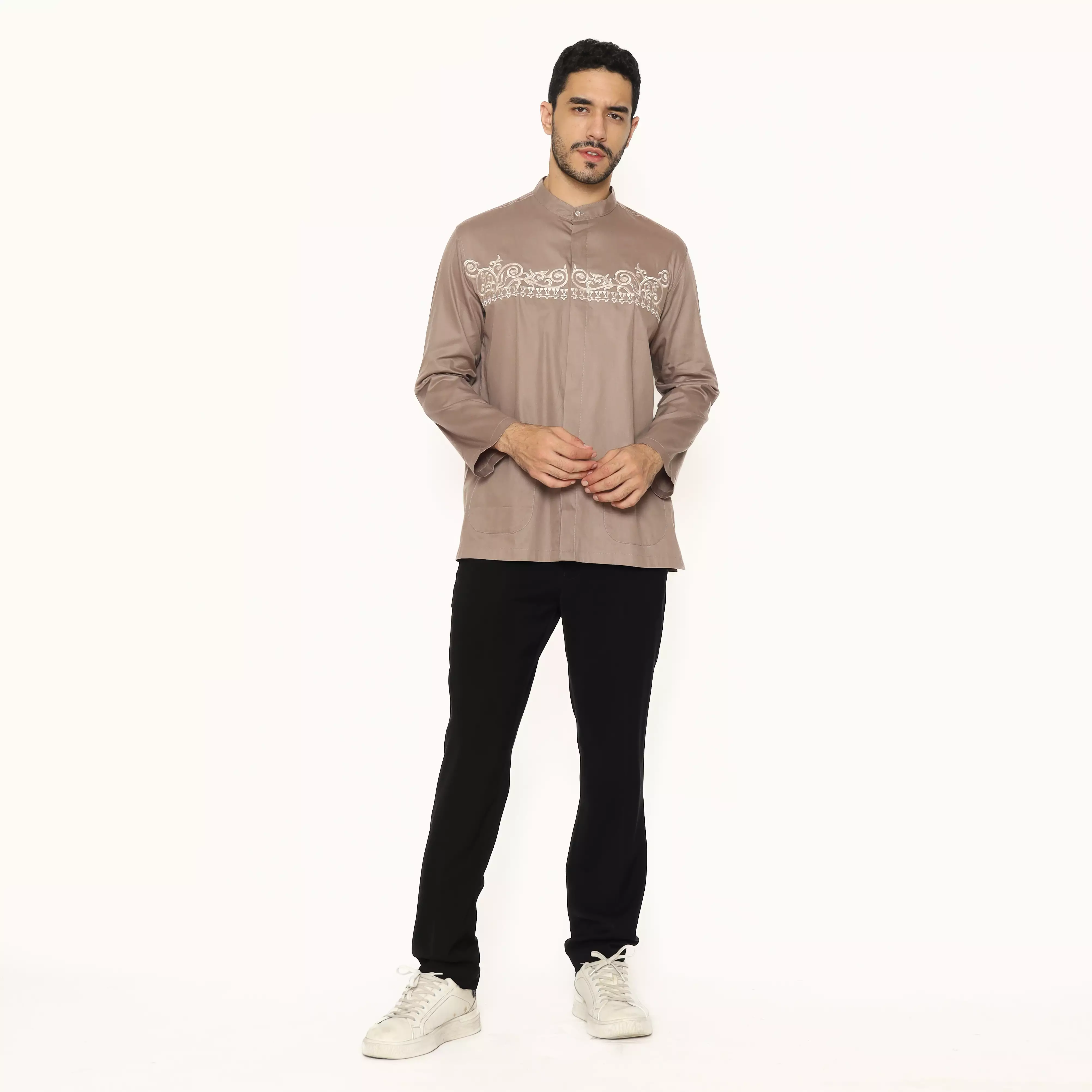 Lawell Baju Koko Pria Bordir Lengan Panjang Modern Fit Warna Brown – LAQKFLBKQG101QCTNQNM