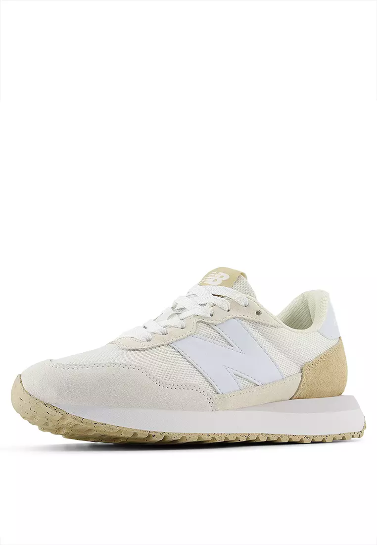 237 Classic Lifestyle Shoes