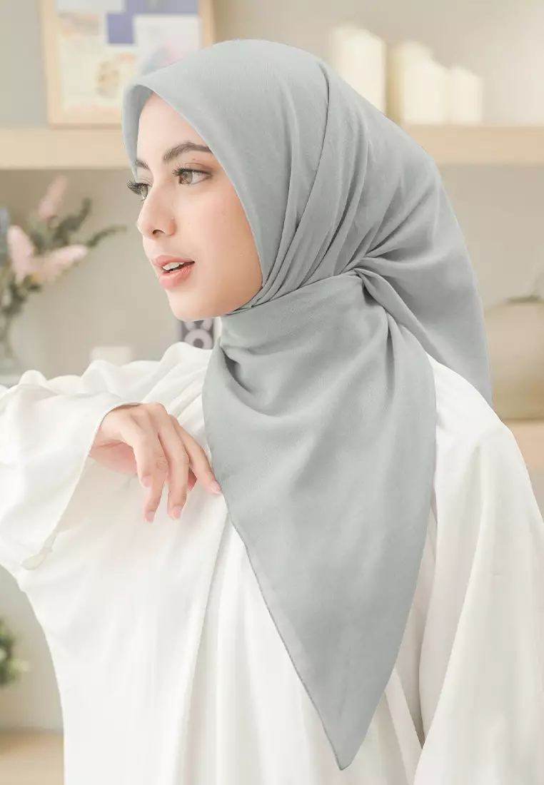 Porno yapon yigiti ofitsiantni sikadi