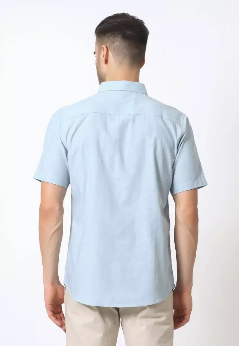 Cotton Well Ben Short Sleeve Oxford Shirt Mineral Blue  | Kemeja Pria Lengan Pendek Basic Polos Biru Muda