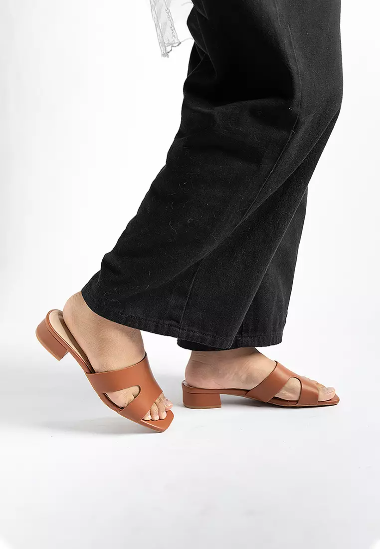 Herisse Low Heel Sandals