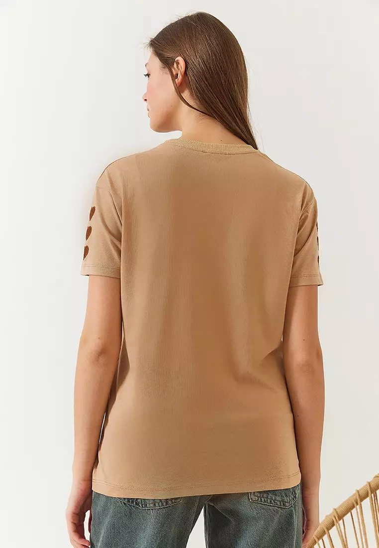 Women's Heart Embroidered T-Shirt 60602008