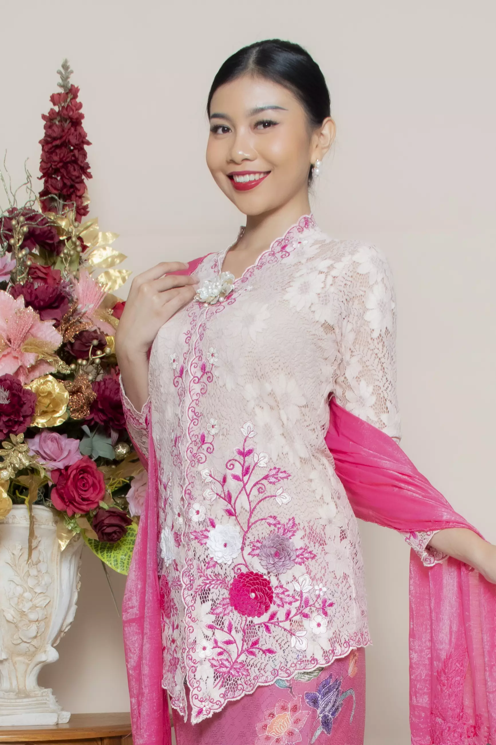 Kebaya Brokat Roses 3 Dimensi in powder pink Color