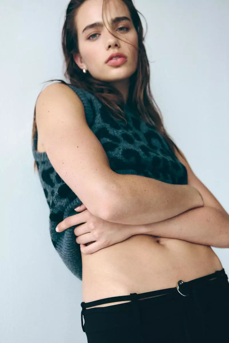 Belted tailored trousers