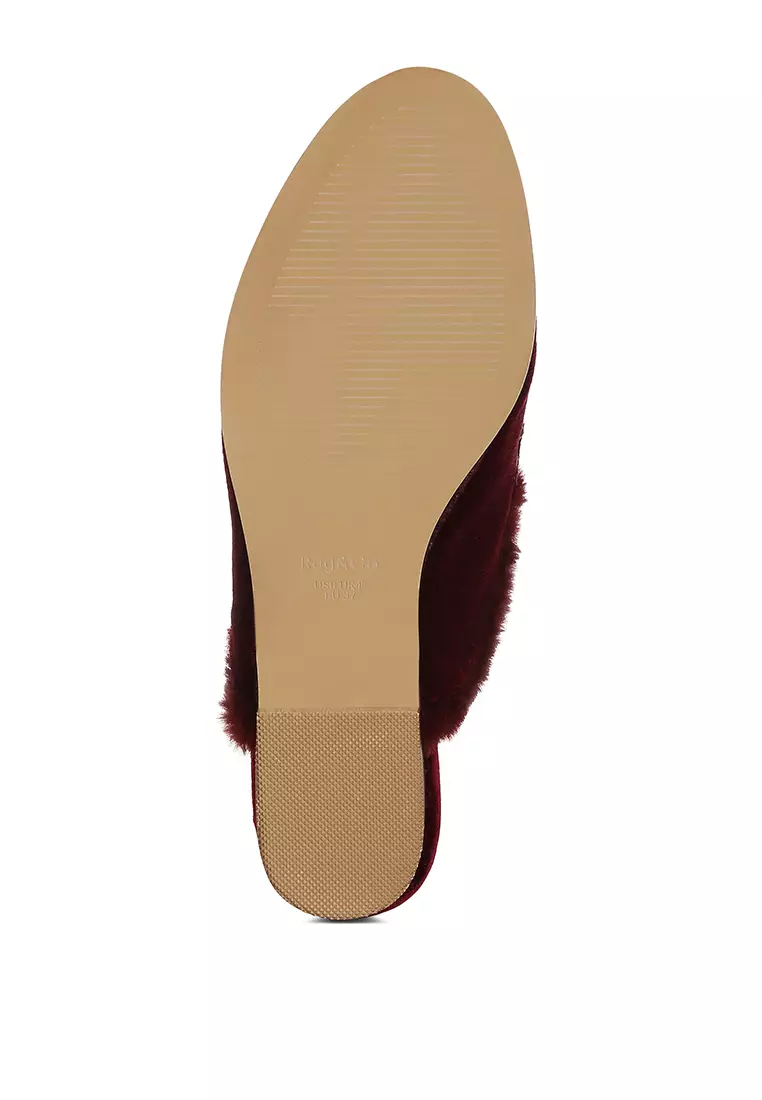 Sandal Slip-On Beludru Detail Bulu Warna Burgundy