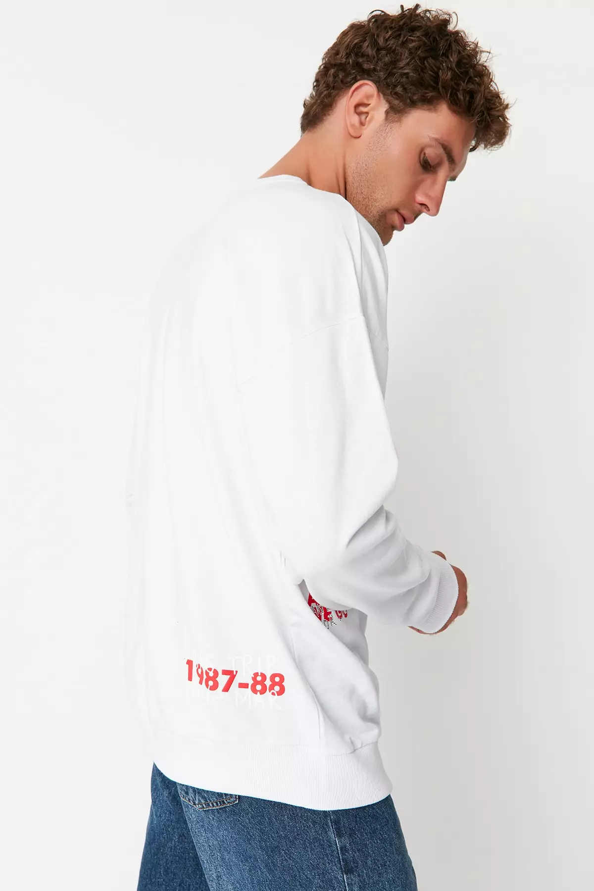Buy Trendyol White Men s Oversize Wide Fit Crew Neck Printed
