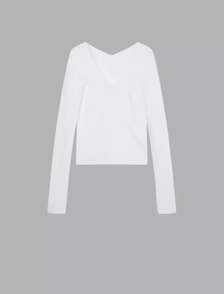 Long-sleeved pullover sweater