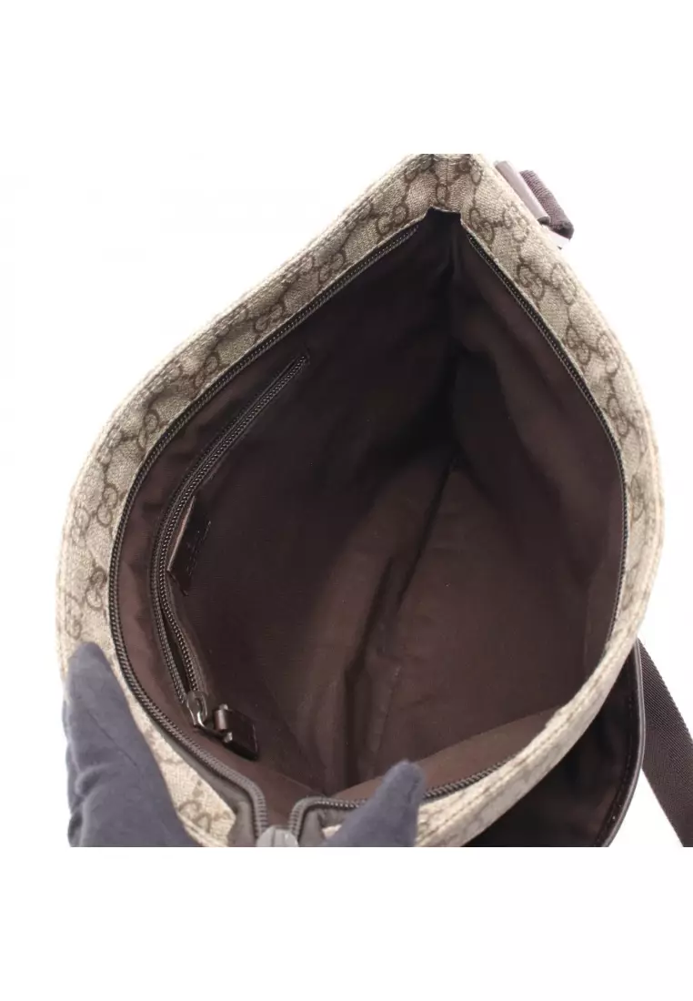 Pre-Loved Gucci GG Plus Shoulder bag PVC leather beige Brown