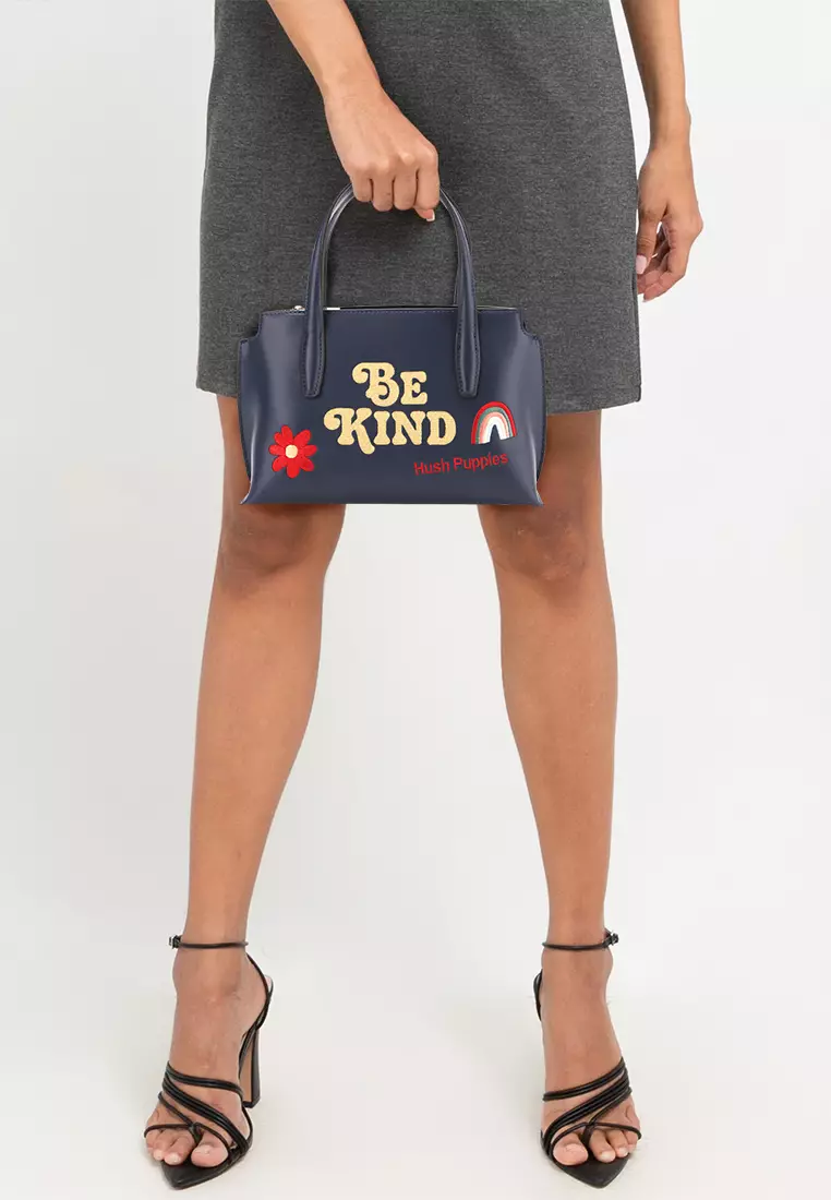 Georgina Satchel (L)