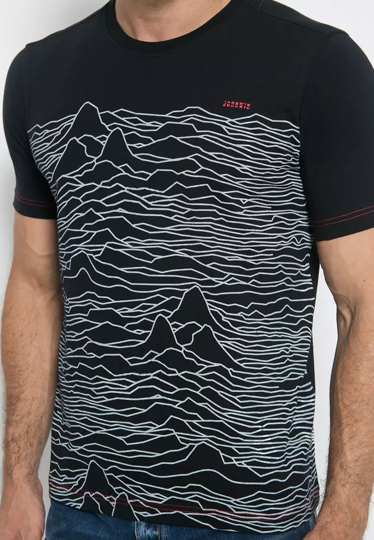 Johnwin - Kaos Casual - Kaos Pria - Kaos Hitam - Kaos Motif Garis - Slim Fit - ATS.622.M328.33.C