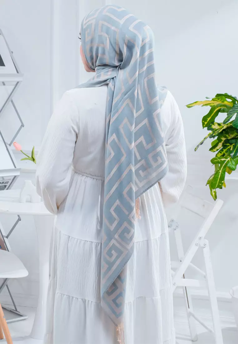 Hijab Pashmina Wanita Reversible Viscose Geometric Maze Pattern Pashmina Shawl Syal Wanita Misty Blue