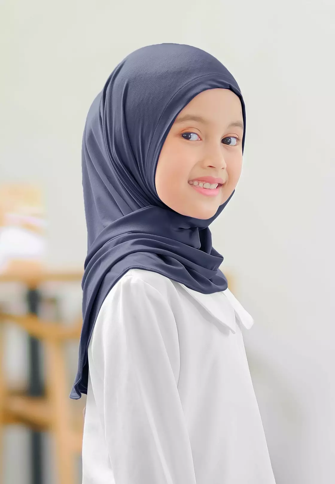 Cotton Bee - Cyra Bergo Kancing | Hijab Instan Anak - Navy - S