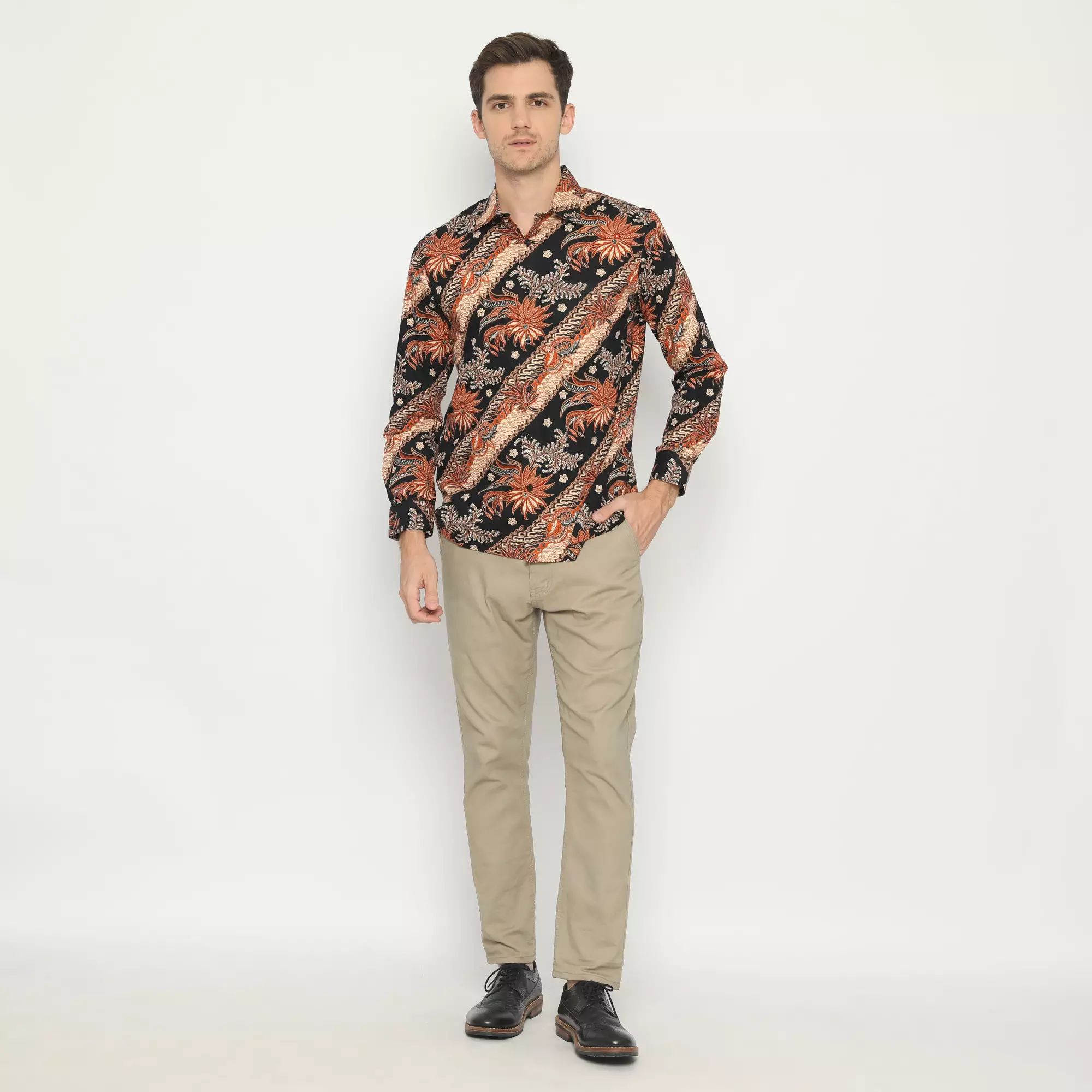 Platini Kemeja Batik Pria Lengan Panjang Katun Hitam Orange 460527