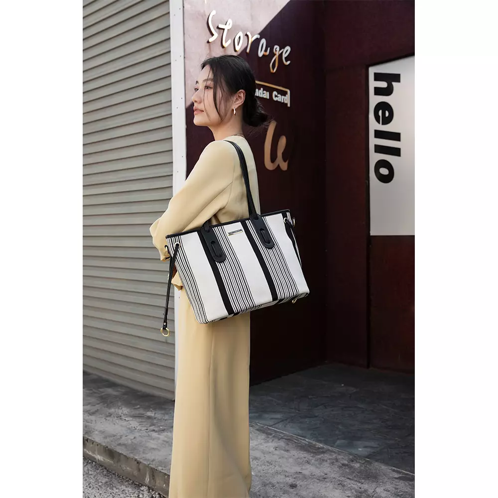 Palomino Kayona Totebag Wanita Warna Black