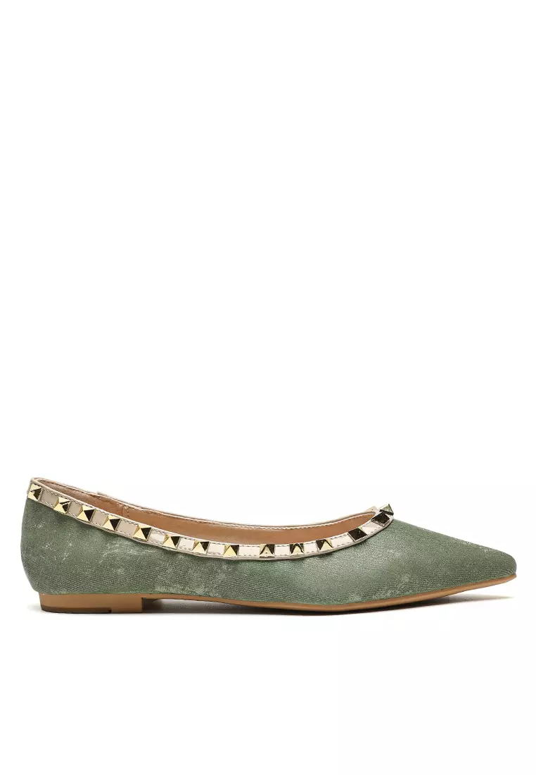 Discount on Twenty Eight Shoes  shoes - SKU: Pointed Rivets Satin Flat Shoes Ww2023-39