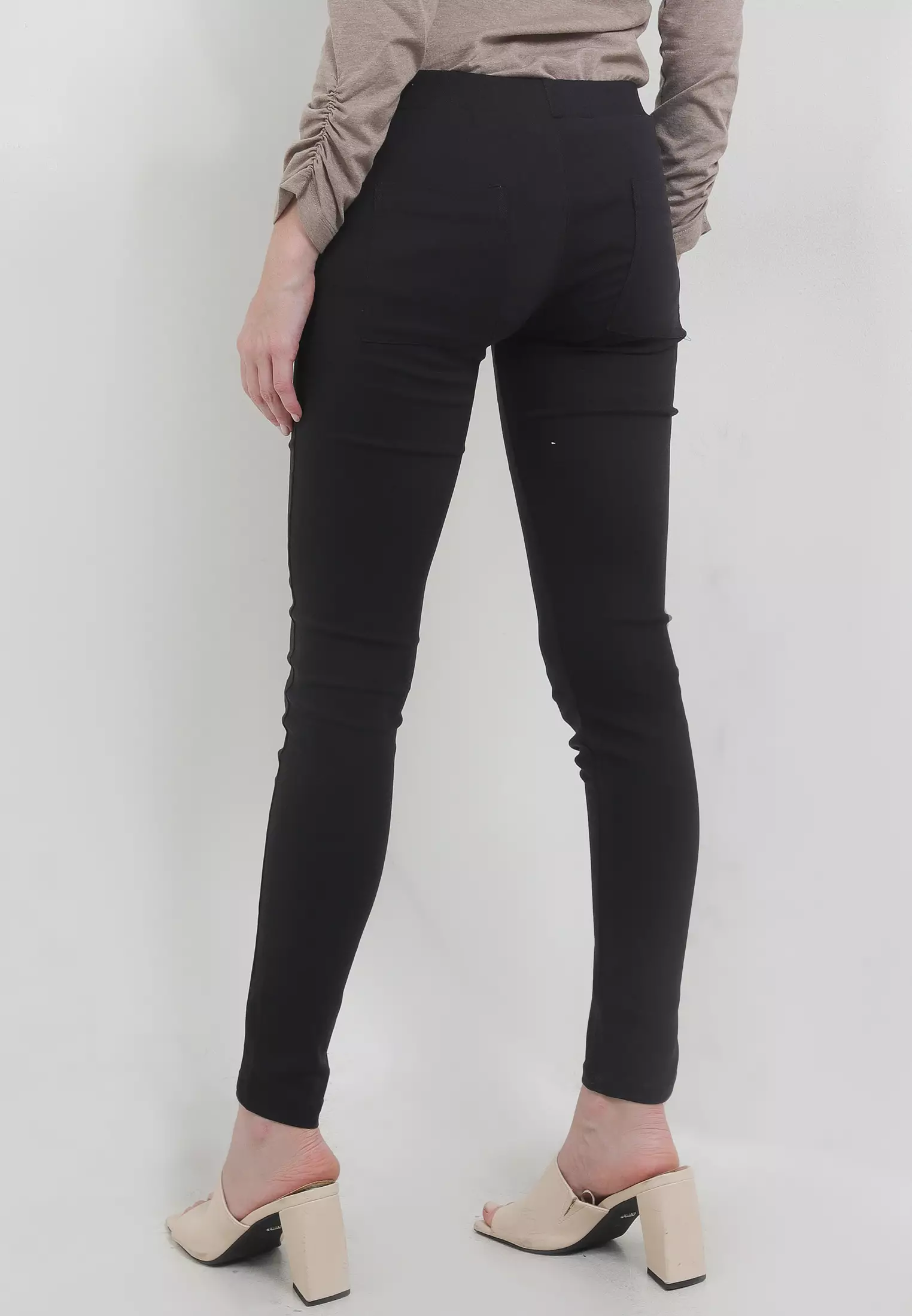 MFMW Caltya Celana Panjang Legging Hitam