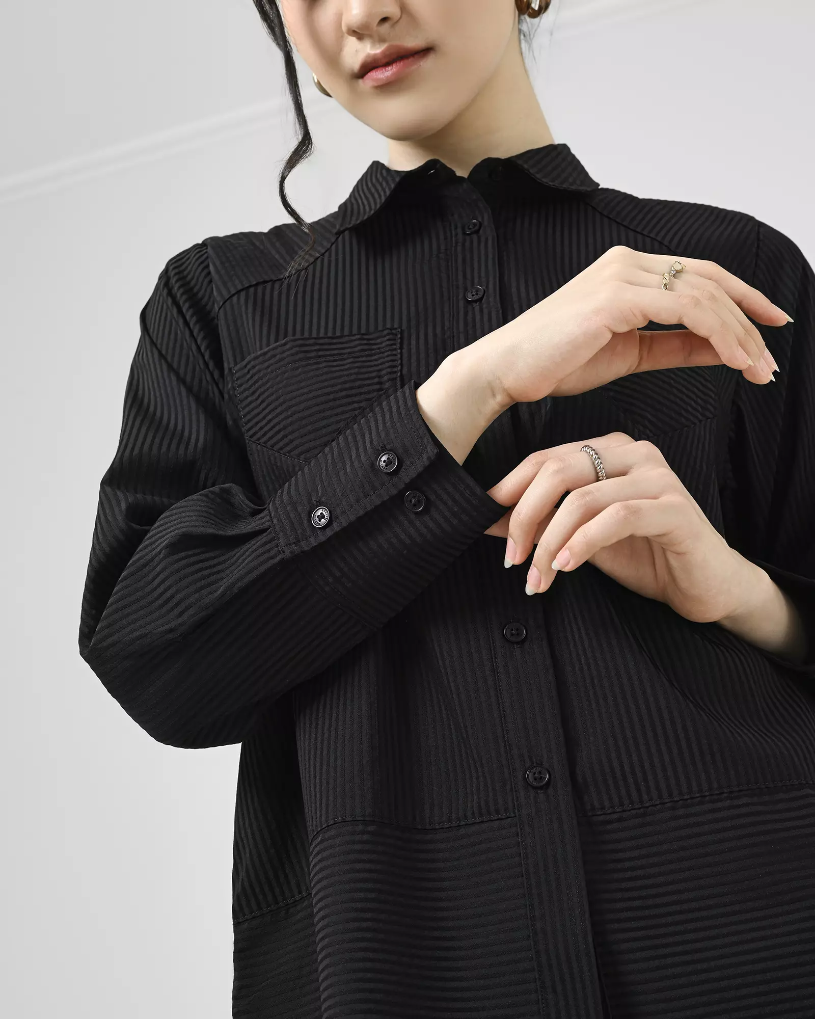 Geulis.id AVANEA SHIRT - Black