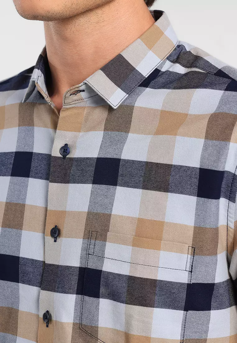 MANZONE - Kemeja Lengan Pendek Pria Sergev 03 Modern Fit - Brown Warna Brown