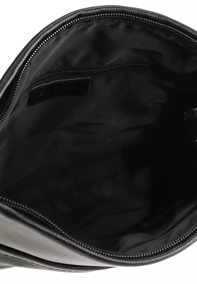 Tas Selempang Pinggang Dengan Desain Dark Tone Untuk Urban Masculine Look