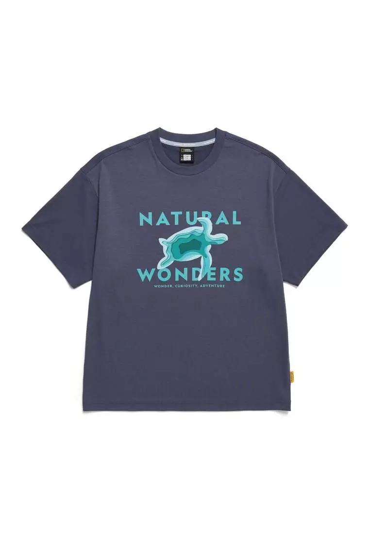 【NATIONAL GEOGRAPHIC】UNI DRYSIL TURTLE GRAPHIC T-SHIRT 800x.jpg?