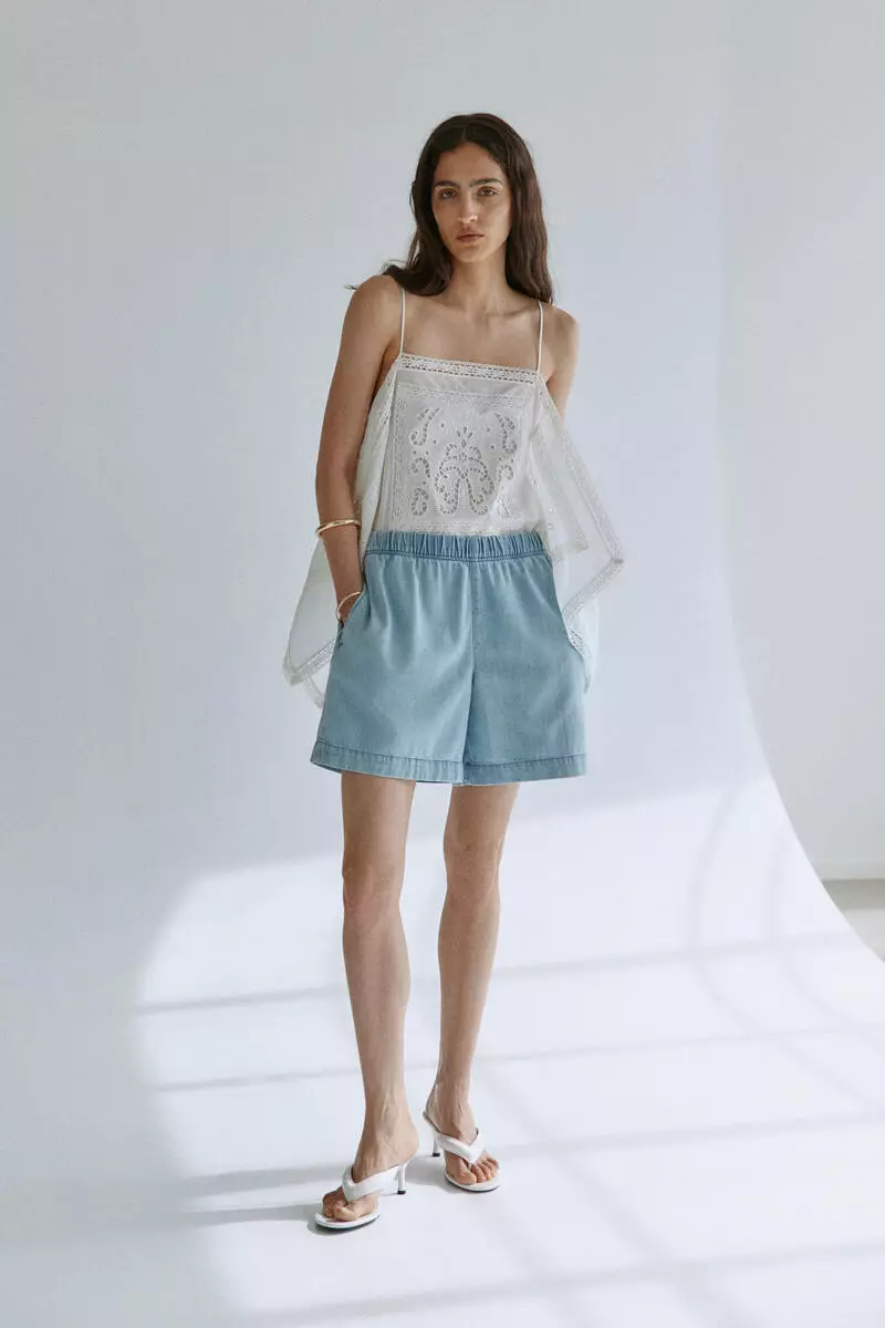 Denim pull-on shorts