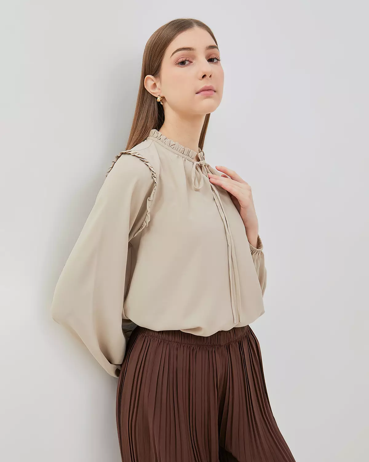 BEIGE WOMEN'S LONG-SLEEVED RUFFLE BLOUSE