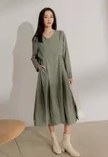 Gray green