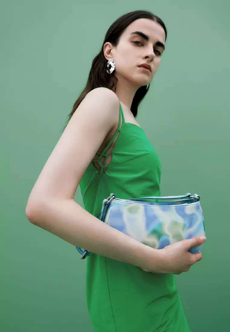 女装轻熟风度假风镂空一字领宝藏连衣裙