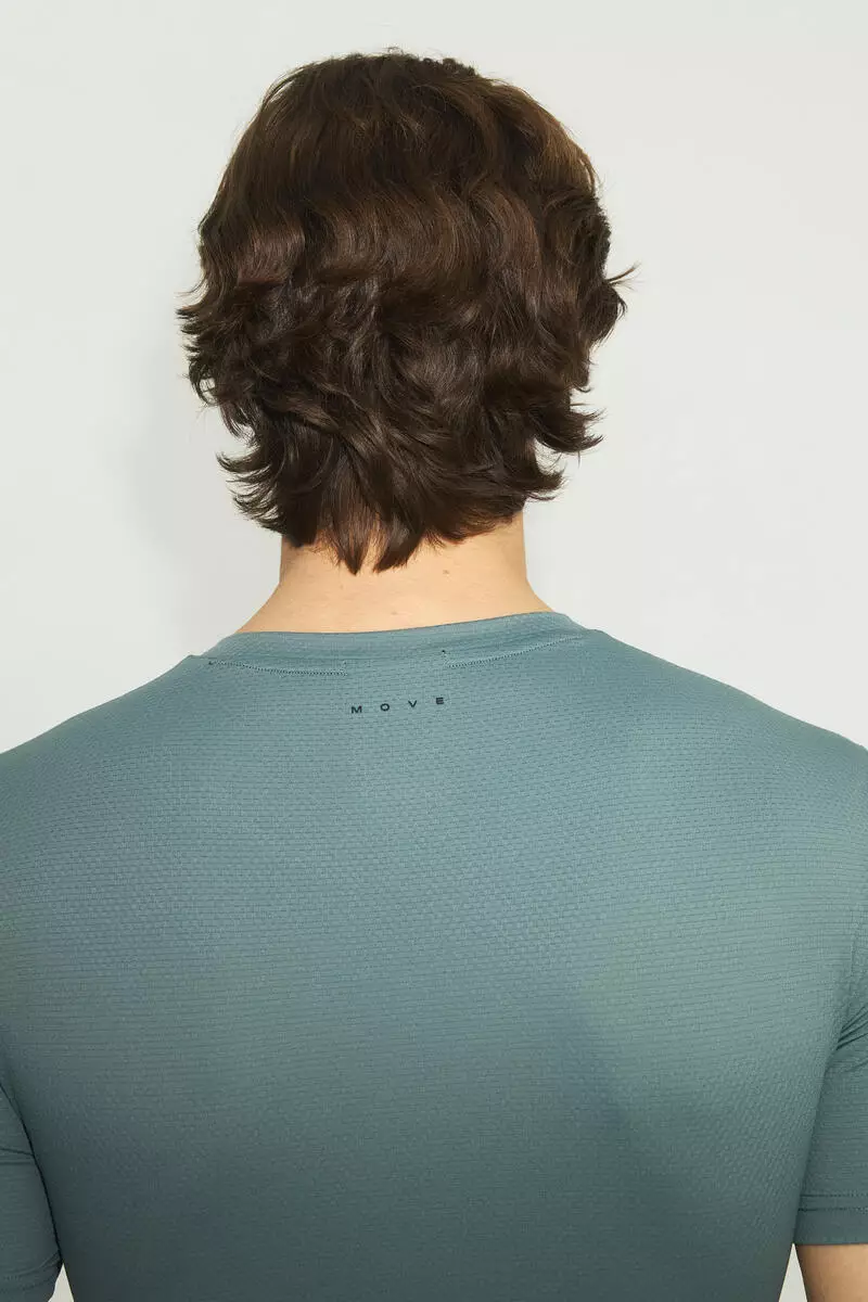 Muscle Fit Sports top with DryMove™