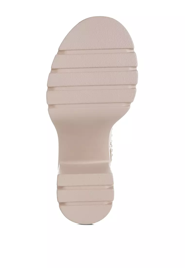 Sandal hak blok berhias stud warna krem