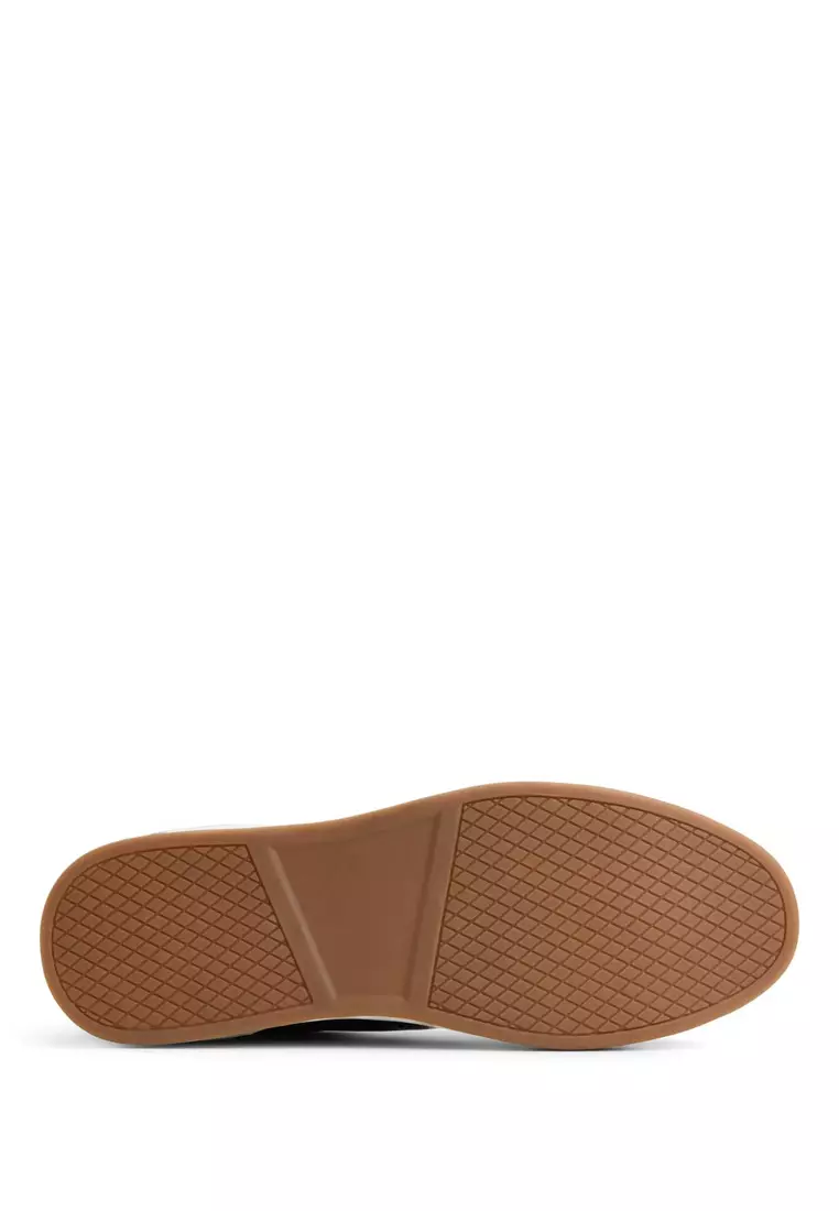Adams Sneakers