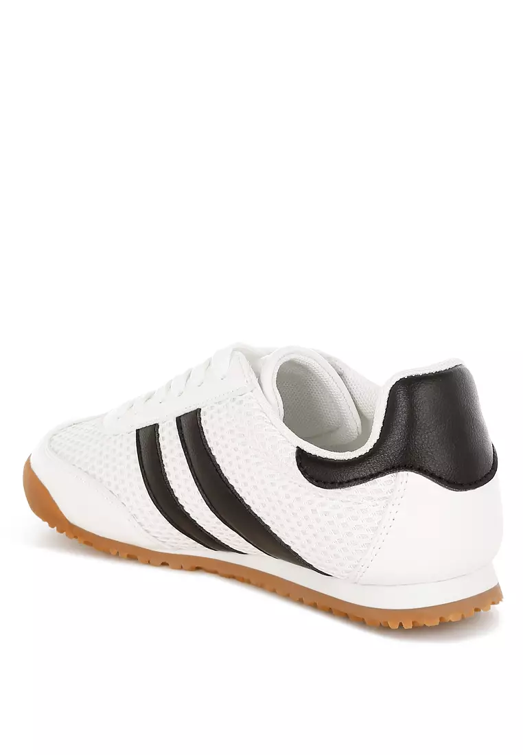Sepatu Kets Bertali Bergaris Kasual Warna Putih