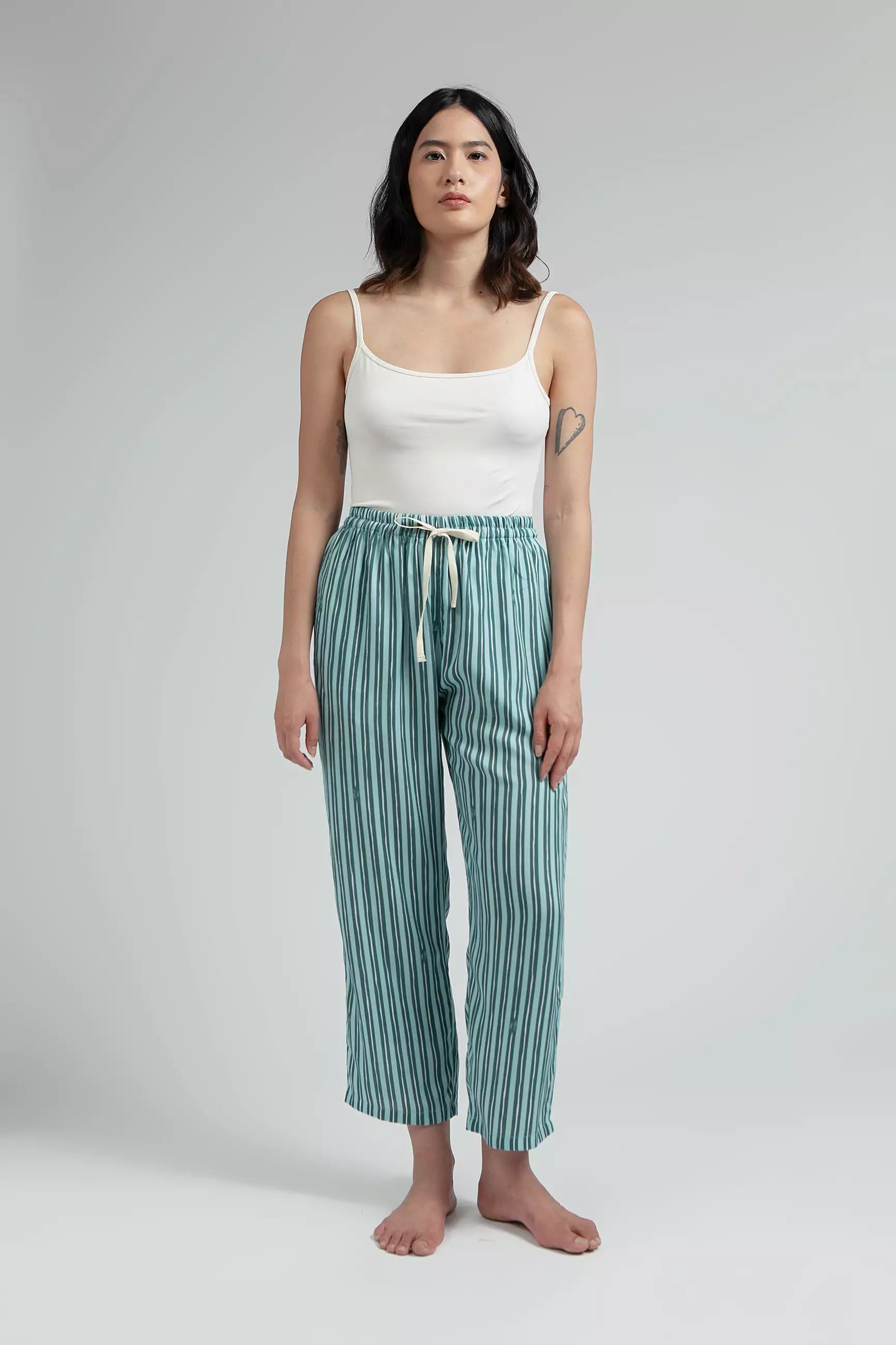 Piyama Set Lengan Pendek Katun Ecovero | SARE Studio Sleepwear KASTURI set in Ocean Salur
