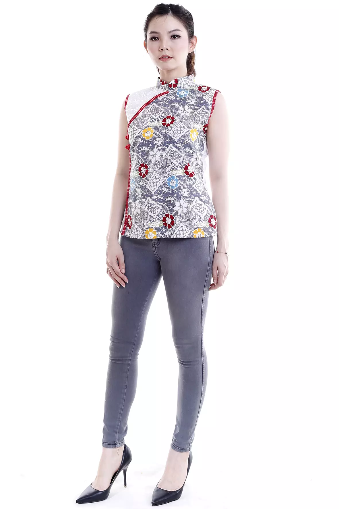 Juniper Sekar Setaman Putih Abu Blouse Batik