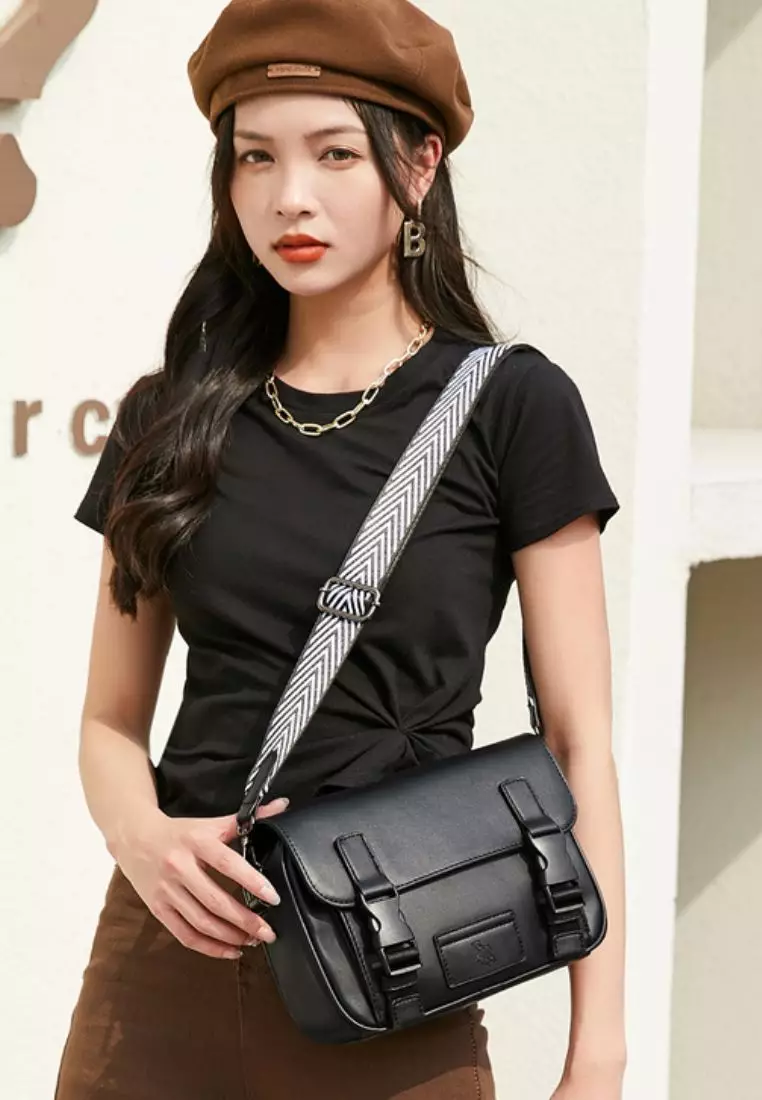 Casual Messenger Bag / Crossbody Bag / Sling Bag (Tas Selempang Pria) - Hitam