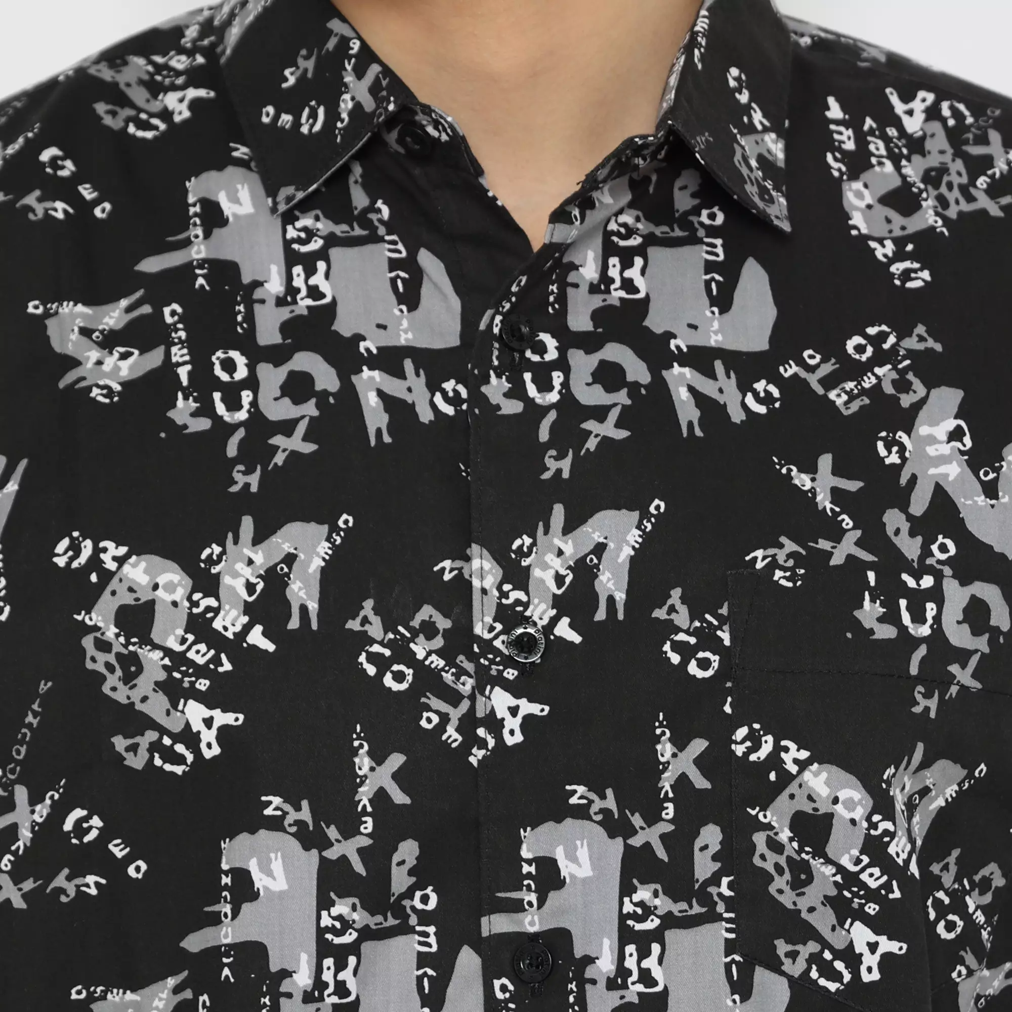 Platini Kemeja Motif Pria Lengan Pendek Hitam Katun 132203