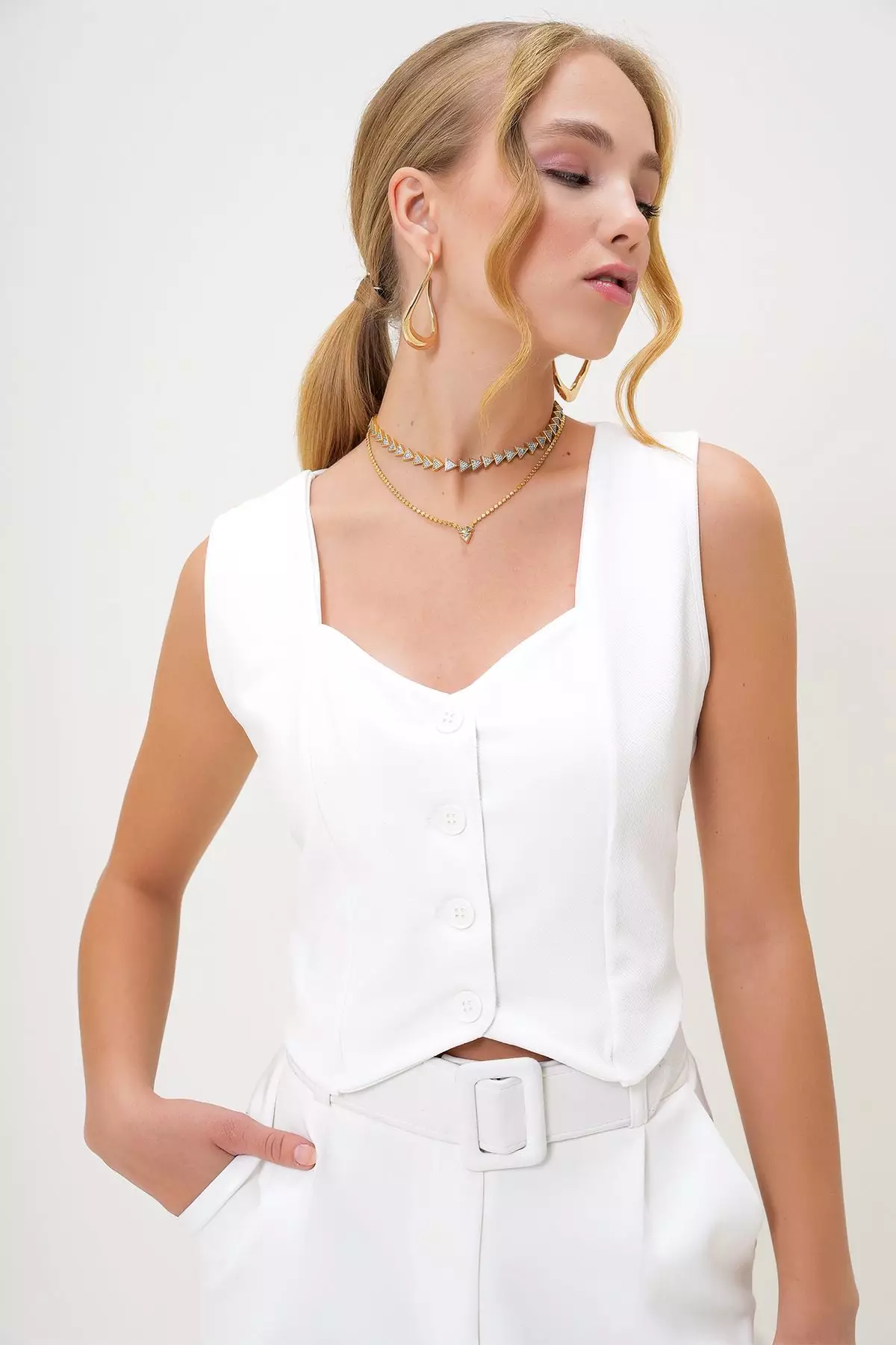 Women's White Sweetheart Neck Button Crop Vest