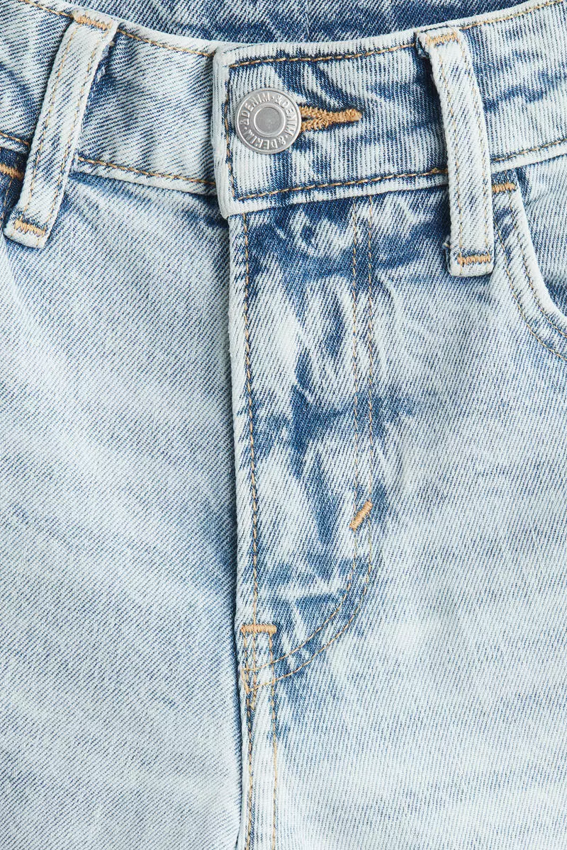 Relaxed Tapered Fit Jeans