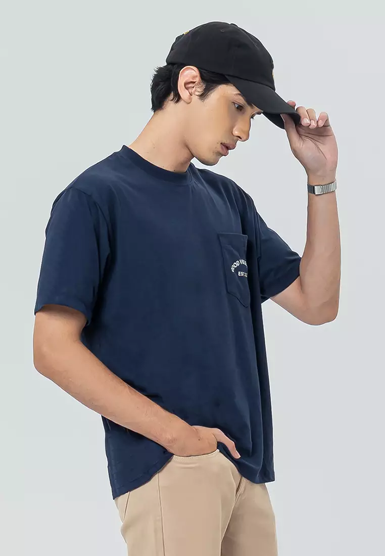 CHESTER DARK NAVY Kaos Pria Lengan Pendek SS - Top Man Graphic Tee