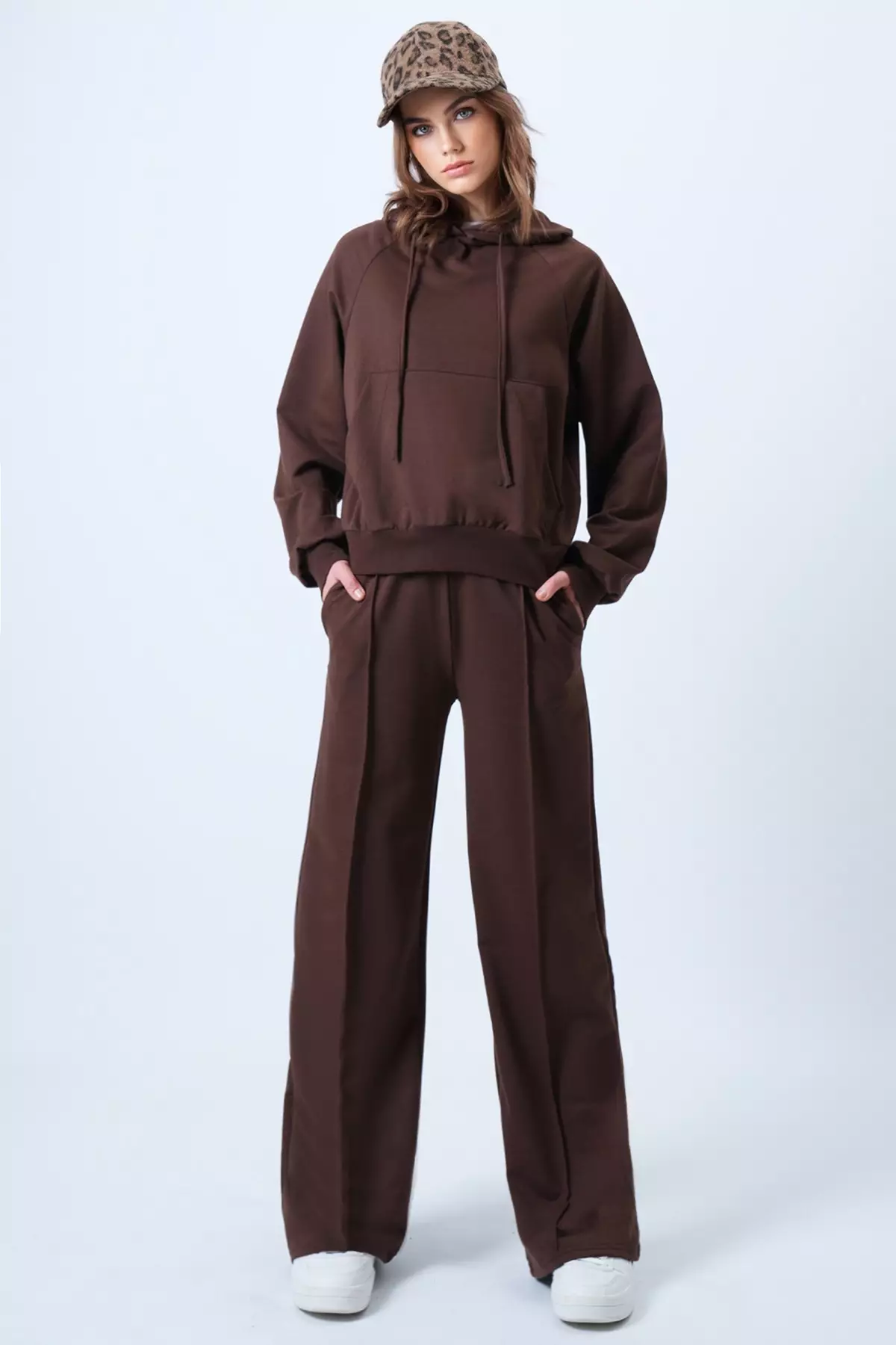 Brown Kangaroo Pocket Crop Sweatshirt And Comfortable Cut Trousers Set Alc-X14609